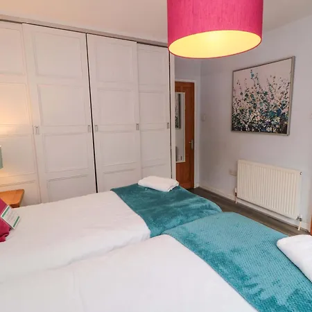 Lawnswood Nyaraló *